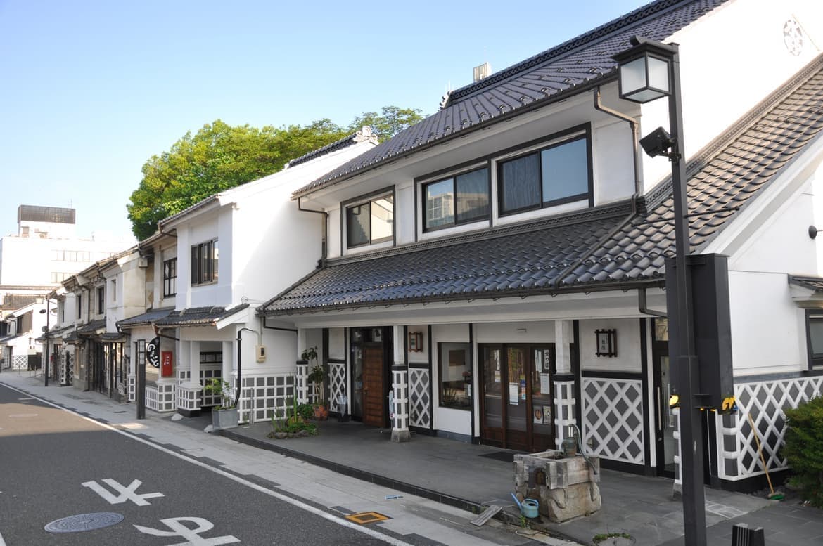 松本市「蔵の街　中町」はホテル池田屋の裏にあります