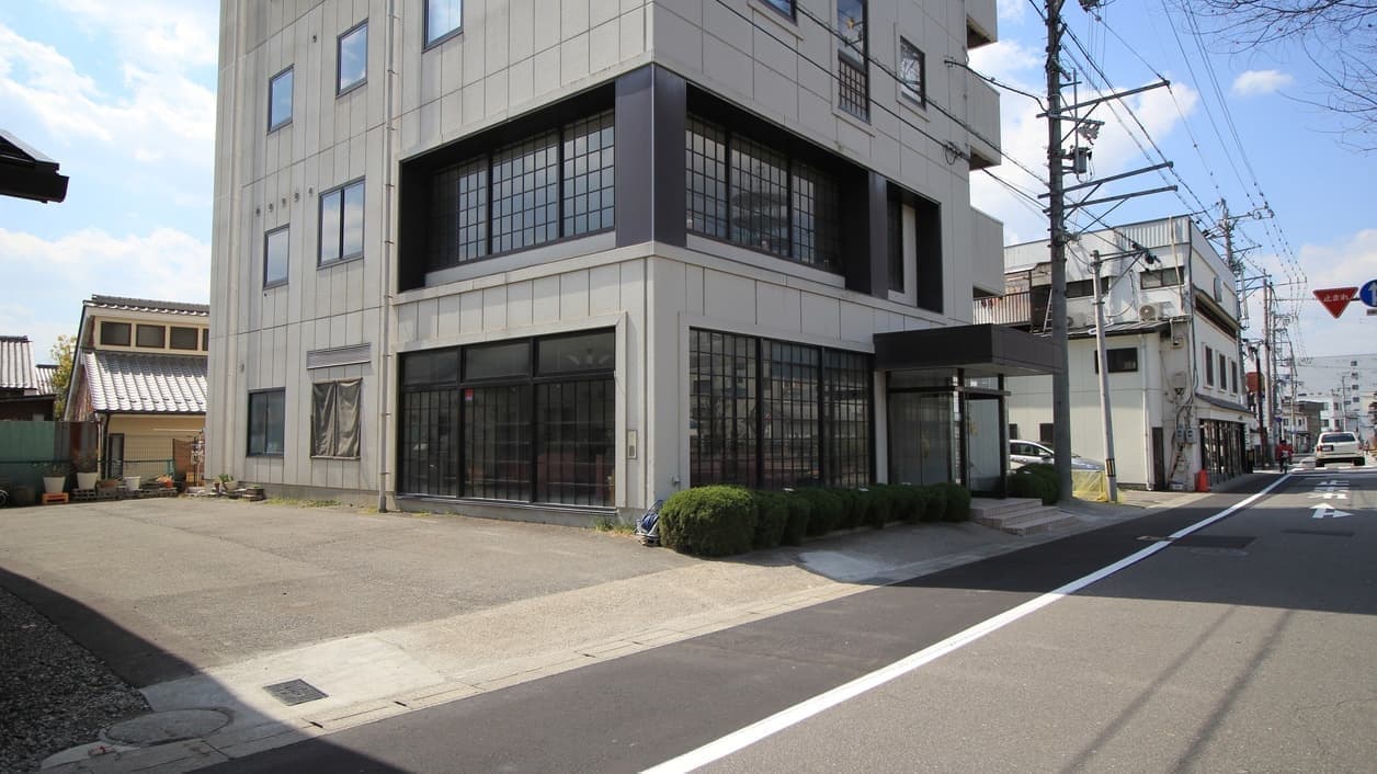 便利で人気 ホテル横駐車場